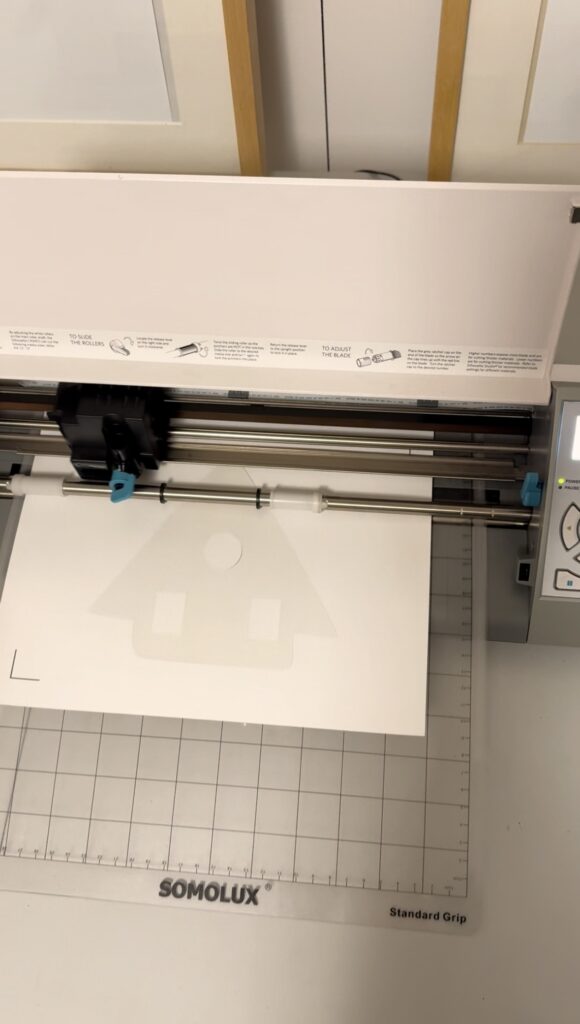 stir and gather using silhouette cameo to cut out gingerbread house templates